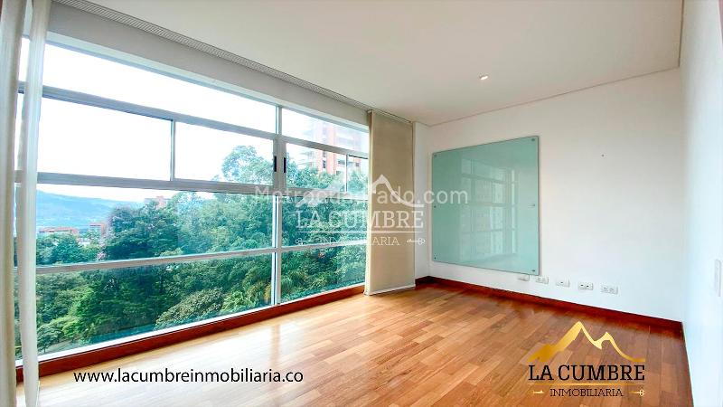 Spacious 3BR Apartment with Pool in El Poblado El Tesoro - 6