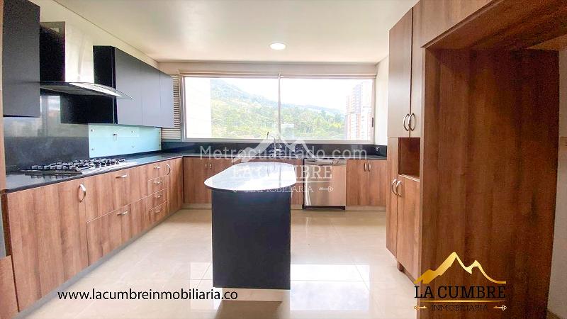 Spacious 3BR Apartment with Pool in El Poblado El Tesoro - 7
