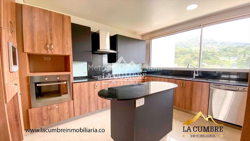 Spacious 3BR Apartment with Pool in El Poblado El Tesoro - 8