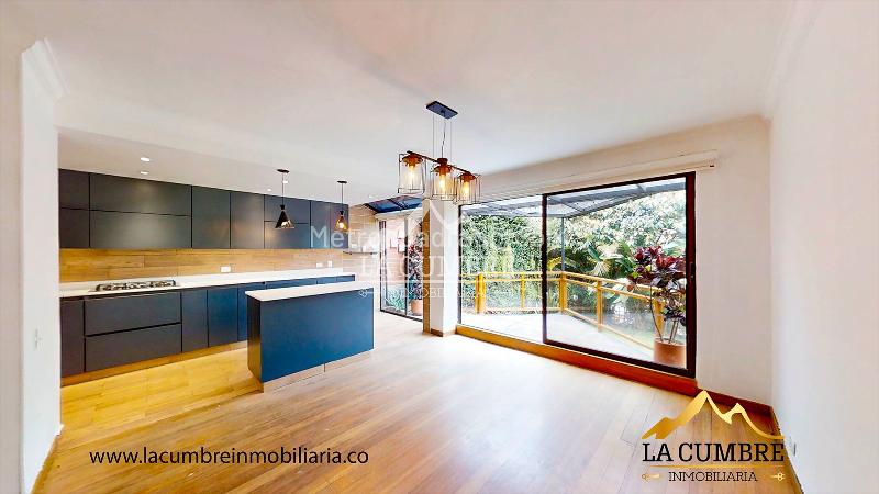 Spacious 4BR House in Los Balsos - 2