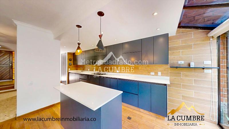 Spacious 4BR House in Los Balsos - 3