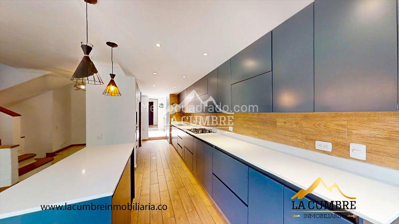 Spacious 4BR House in Los Balsos - 4