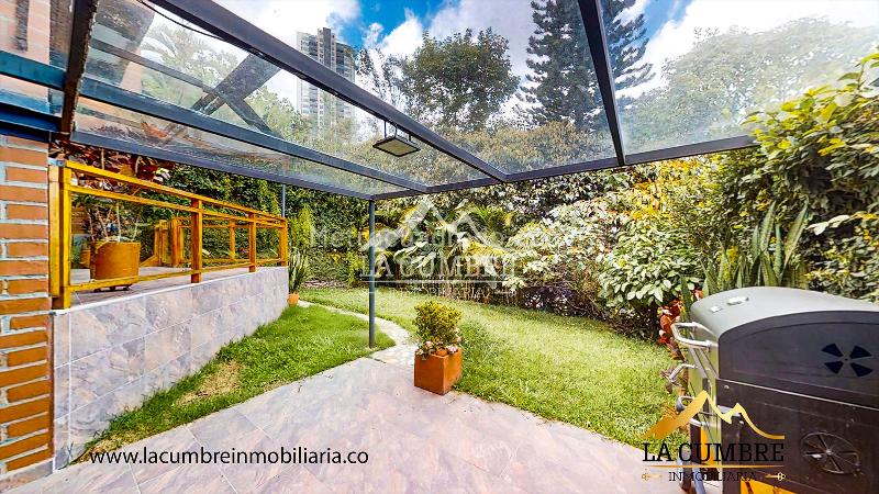 Spacious 4BR House in Los Balsos - 8