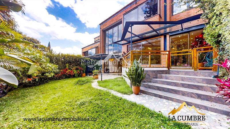 Spacious 4BR House in Los Balsos - 9