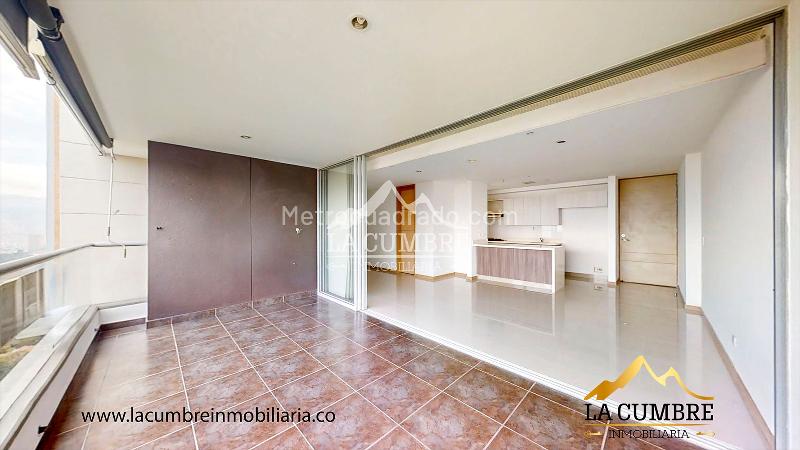 2BR Apartment with Covered Parking and Pool in La Calera, El Poblado