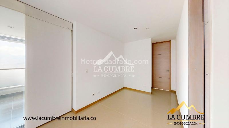 2BR Apartment with Covered Parking and Pool in La Calera, El Poblado - 5