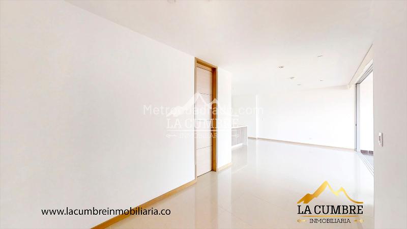 2BR Apartment with Covered Parking and Pool in La Calera, El Poblado - 7