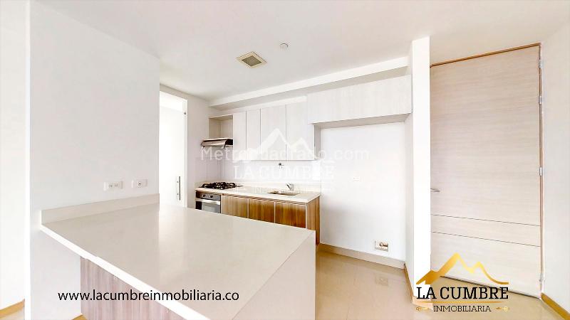 2BR Apartment with Covered Parking and Pool in La Calera, El Poblado - 8