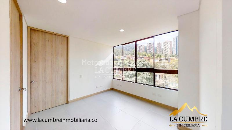 2BR Apartment with Double Covered Parking in La Calera, El Poblado - 9