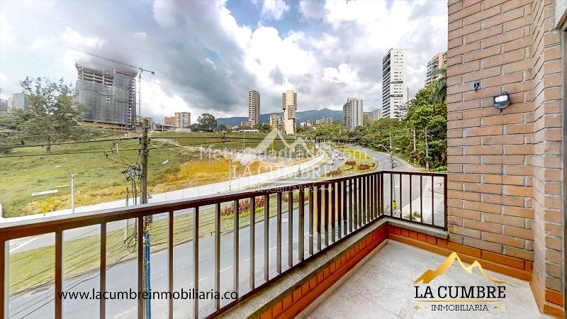 3BR Apartment with Covered Parking in Los Balsos, El Poblado - 4