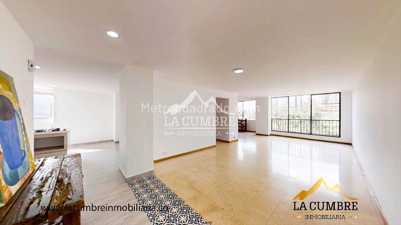 Apartamento de 2 Alcobas con Doble Parqueadero Cubierto en Los Balsos - 2