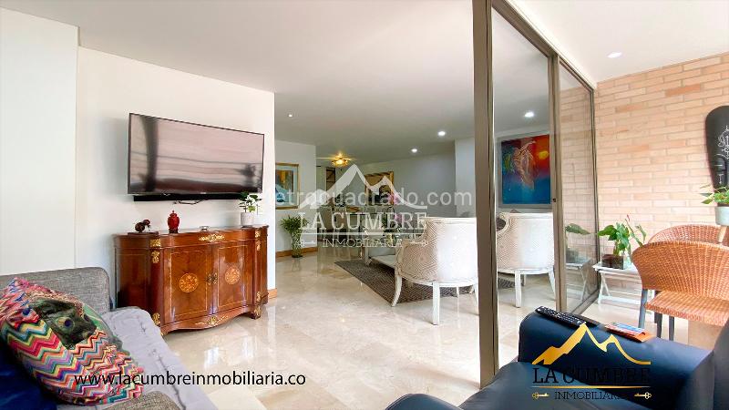 Spacious 3BR Apartment with Pool in El Poblado Loma de Los Parra - 3
