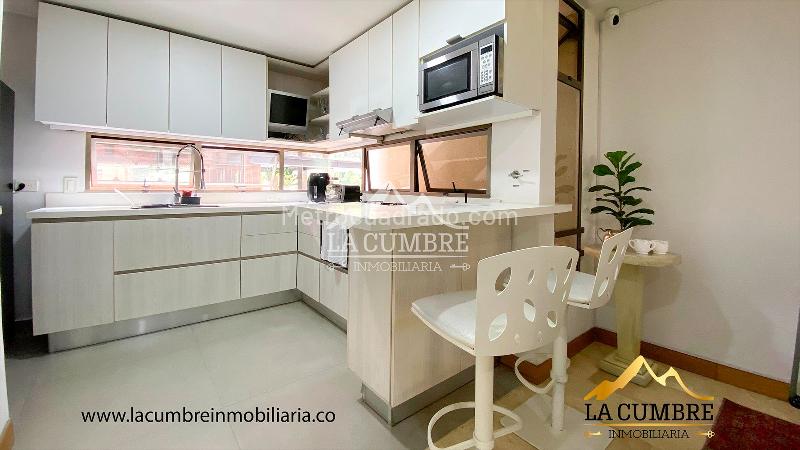 Spacious 3BR Apartment with Pool in El Poblado Loma de Los Parra - 5