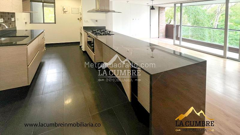 Spacious 3BR Apartment with Pool in El Poblado