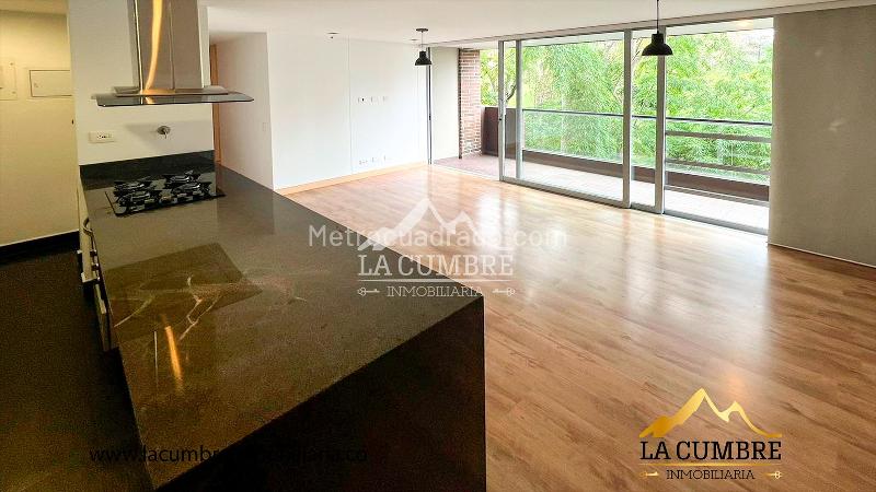 Spacious 3BR Apartment with Pool in El Poblado - 2