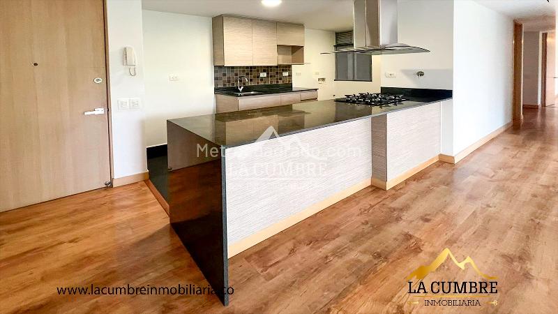 Spacious 3BR Apartment with Pool in El Poblado - 3