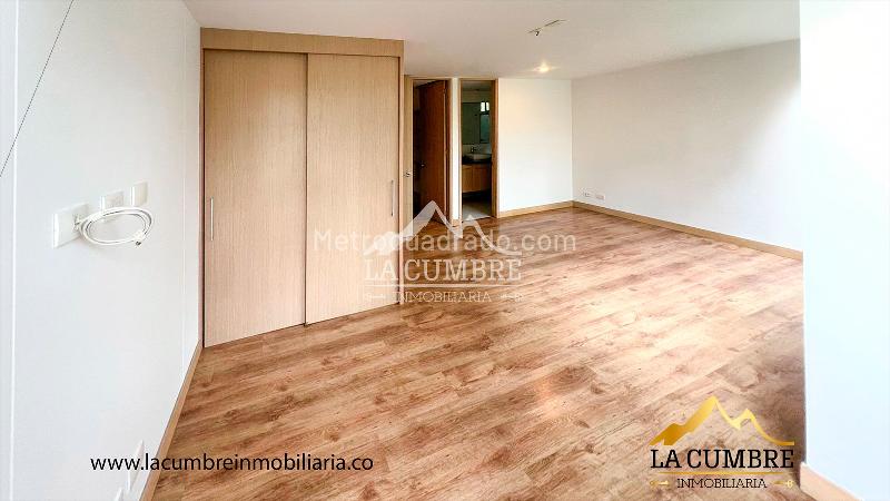 Spacious 3BR Apartment with Pool in El Poblado - 8