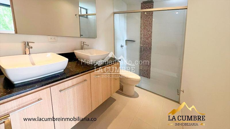 Spacious 3BR Apartment with Pool in El Poblado - 9