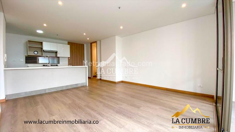Apartamento de 2 Alcobas con Doble Parqueadero Cubierto en Los Balsos - 3