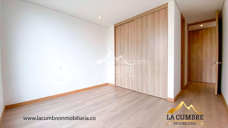 Apartamento de 2 Alcobas con Doble Parqueadero Cubierto en Los Balsos - 7