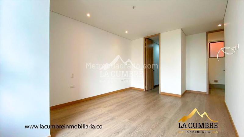 Apartamento de 2 Alcobas con Doble Parqueadero Cubierto en Los Balsos - 8