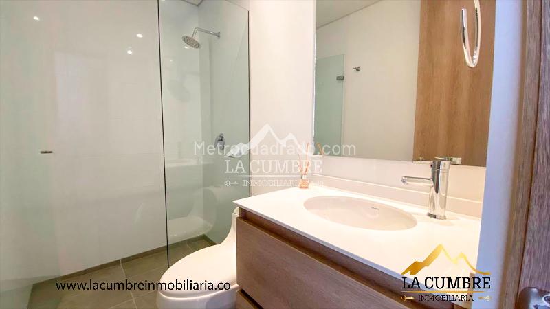 Apartamento de 2 Alcobas con Doble Parqueadero Cubierto en Los Balsos - 9