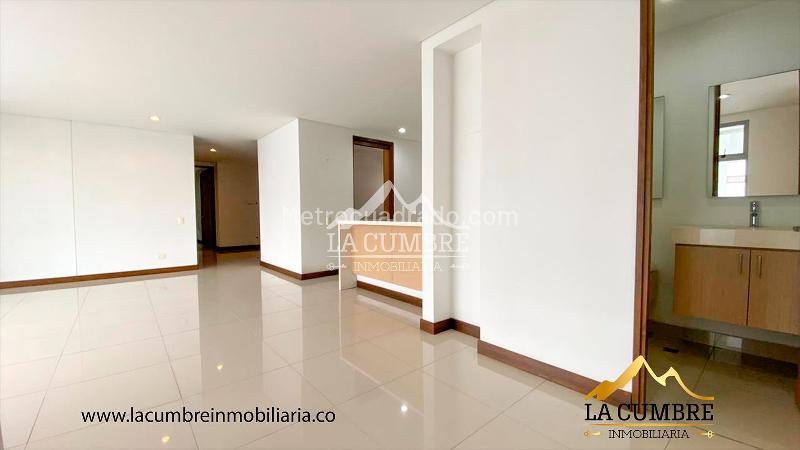 Spacious 2BR Apartment in Los Balsos - 3