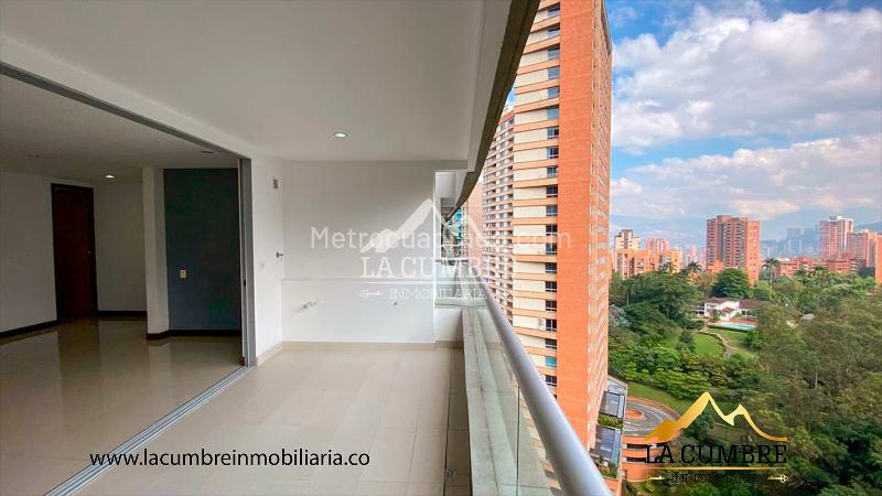 Spacious 2BR Apartment in Los Balsos - 4