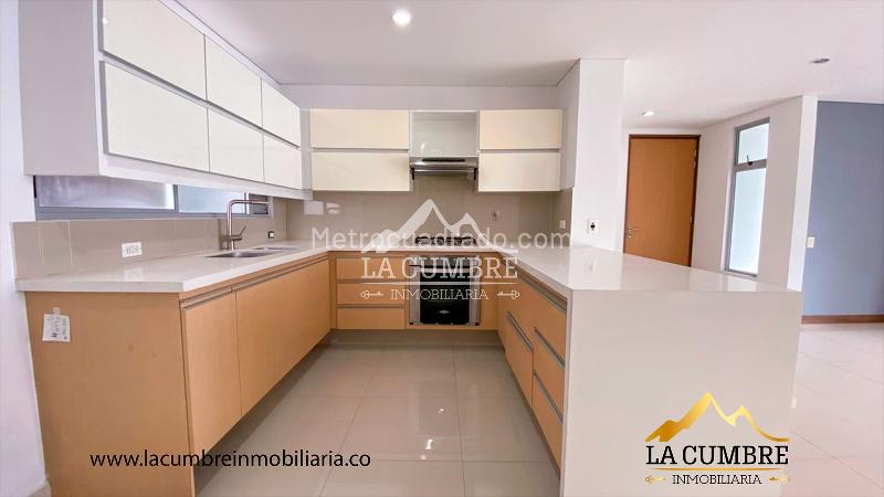 Spacious 2BR Apartment in Los Balsos - 7