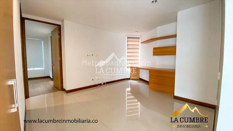 Spacious 2BR Apartment in Los Balsos - 9