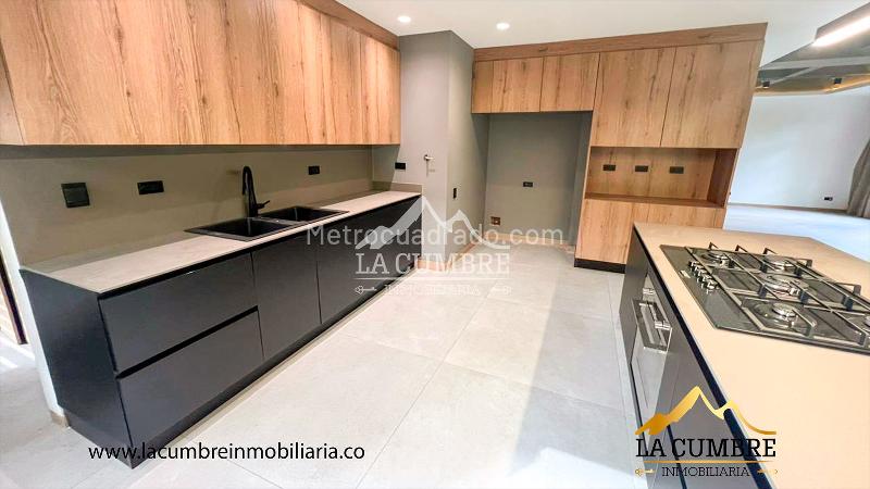 Spacious 2BR Apartment with Modern Amenities in El Campestre - 8