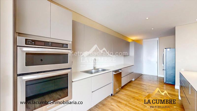 Apartamento de Lujo de 3 Alcobas con Gimnasio en El Poblado - 9