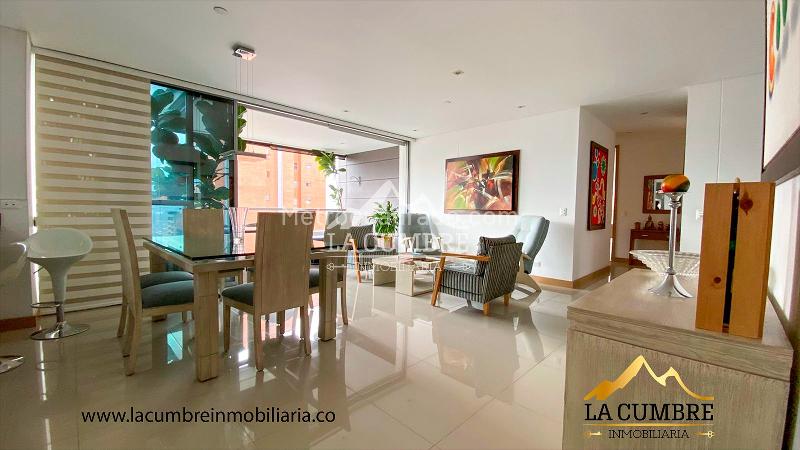 Furnished 3BR Apartment with 4 Parking Spaces in El Poblado