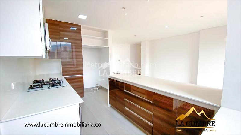 Apartamento Elegante de 3 Alcobas en El Tesoro - 9