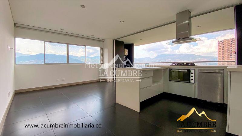 Apartamento de 2 Alcobas con Doble Parqueadero Cubierto en Los Balsos - 2