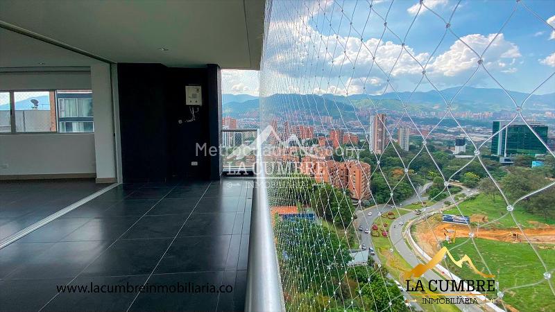 Apartamento de 2 Alcobas con Doble Parqueadero Cubierto en Los Balsos - 4