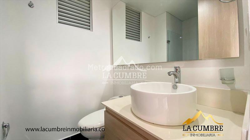Apartamento de 2 Alcobas con Doble Parqueadero Cubierto en Los Balsos - 7