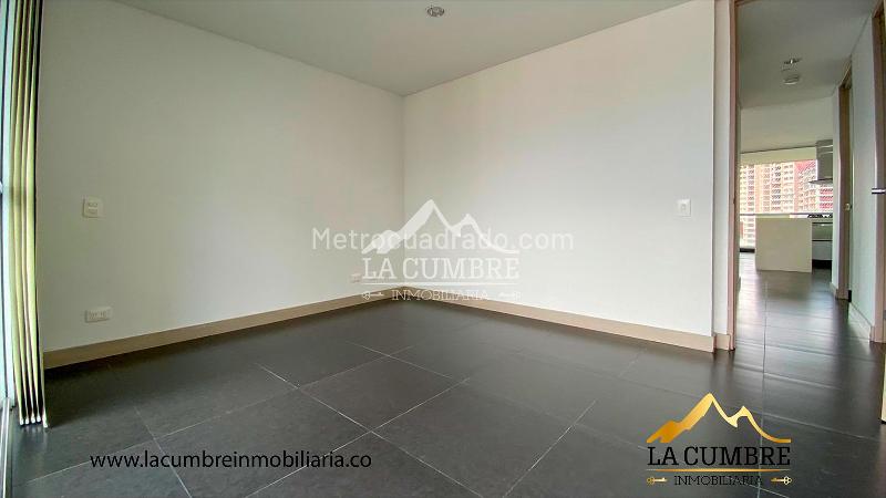 Apartamento de 2 Alcobas con Doble Parqueadero Cubierto en Los Balsos - 8