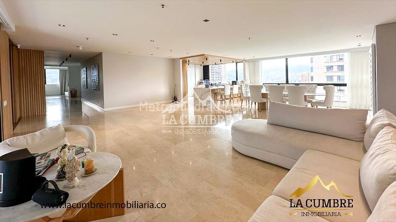 Luxury 3BR Apartment in Los Balsos - 2