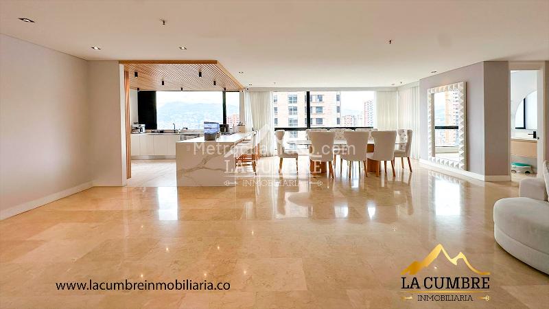 Luxury 3BR Apartment in Los Balsos - 3
