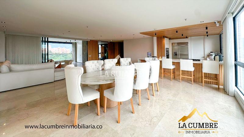 Luxury 3BR Apartment in Los Balsos - 4