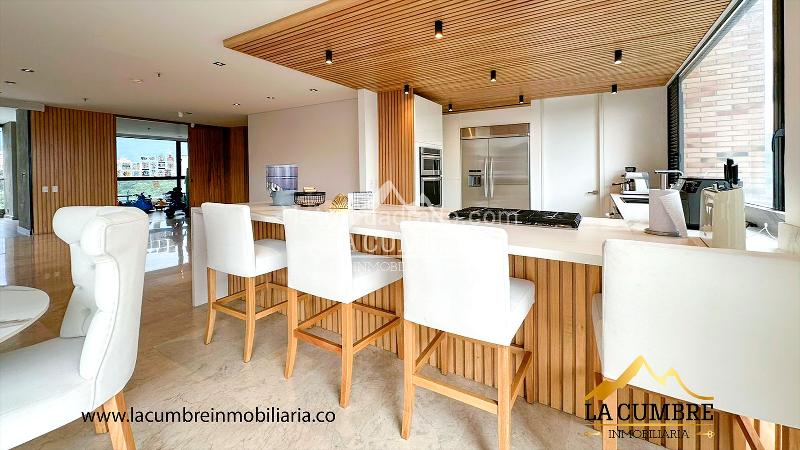Luxury 3BR Apartment in Los Balsos - 5