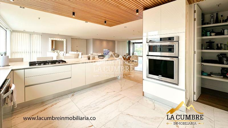 Luxury 3BR Apartment in Los Balsos - 7