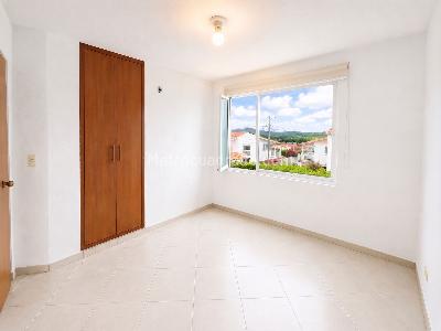 Casa de 5 alcobas en venta en Villa Maria Condominio Via, Girardot, 300 m² · foto 11 de 20
