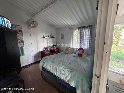 Casa de 5 alcobas en venta en Vereda La Puerta, Bogotá, 1000 m² · foto 19 de 20