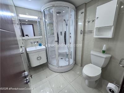 Casa de 5 alcobas en venta en Cedritos, Bogotá, 240 m² · foto 13 de 20
