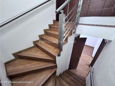 Casa de 5 alcobas en venta en Cedritos, Bogotá, 240 m² · foto 15 de 20