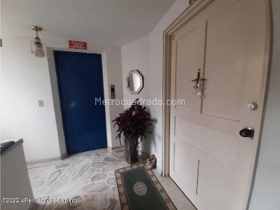 Apartamento de 2 alcobas en venta en Centenario, Cali, 110 m² · foto 12 de 16