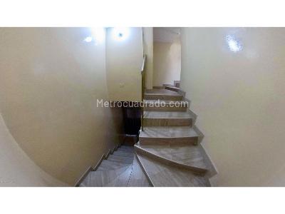 Casa de 5 alcobas en venta en Colon, Bogotá, 400 m² · foto 2 de 20