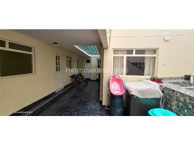 Casa de 5 alcobas en venta en Camino Viejo De San Cristobal, Bogotá, 305 m² · foto 17 de 20